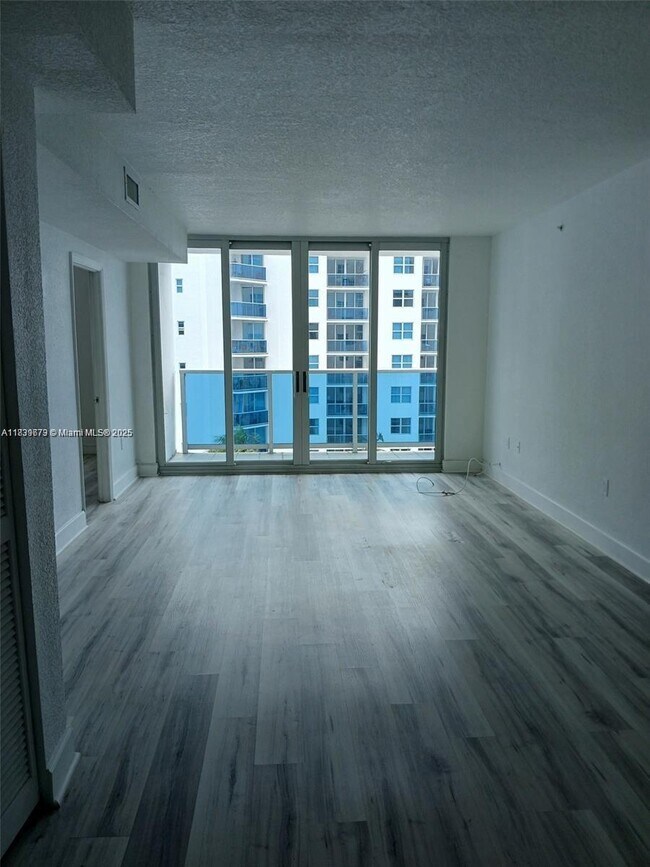 Building Photo - 7501 E Treasure Dr