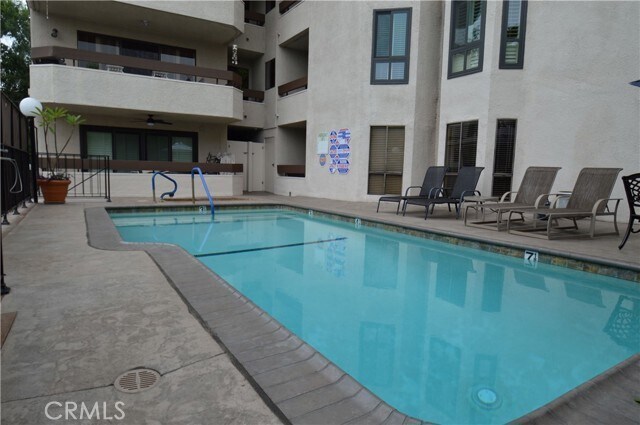 Building Photo - 10409 Riverside Dr