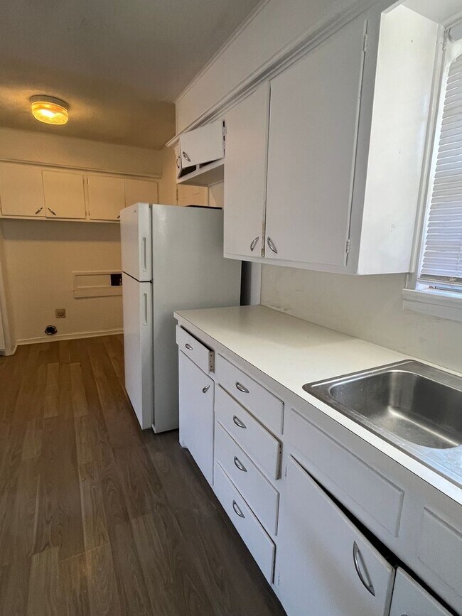 Building Photo - 1608 58th St