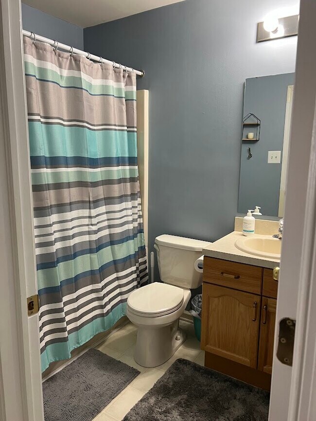 Hall Bath - 963 Katie Cir