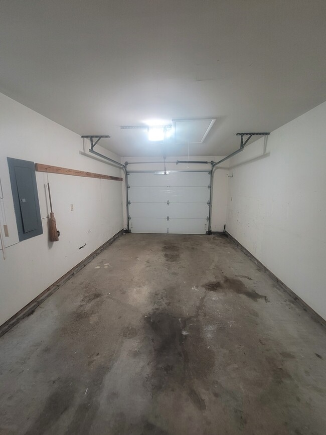 Building Photo - 106 Quail Dr