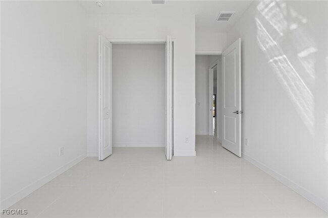 Building Photo - 3808 10th St SW
