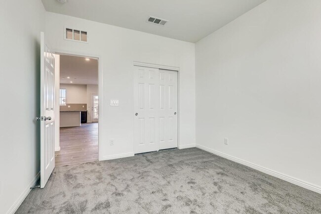 Building Photo - 2020-Built 3 Bedroom Beauty in the Heart of Henderson!