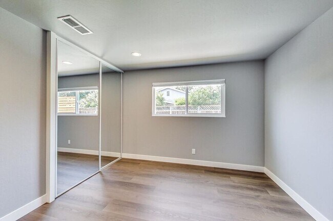 Building Photo - 4401 Castanos St