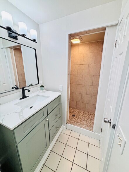 Building Photo - 146 Jersey St