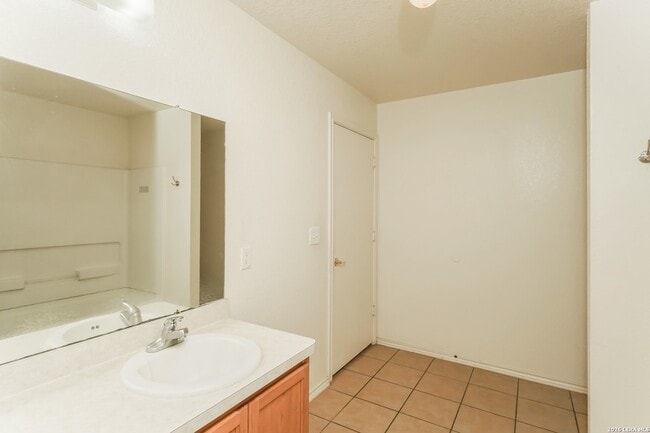 Building Photo - 5915 Iris Isle