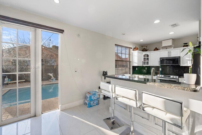 Building Photo - 1360 SW 142nd Ave