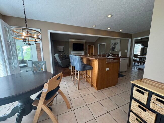 Building Photo - 8801 Bramblewood Ln