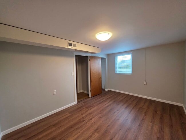 Building Photo - 821 N Rd 48