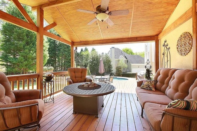 Building Photo - 200 Azalea Cove Ln