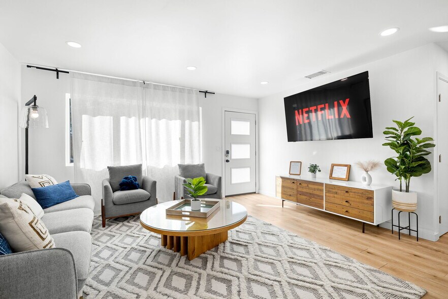 Building Photo - 321 N Gertruda Ave