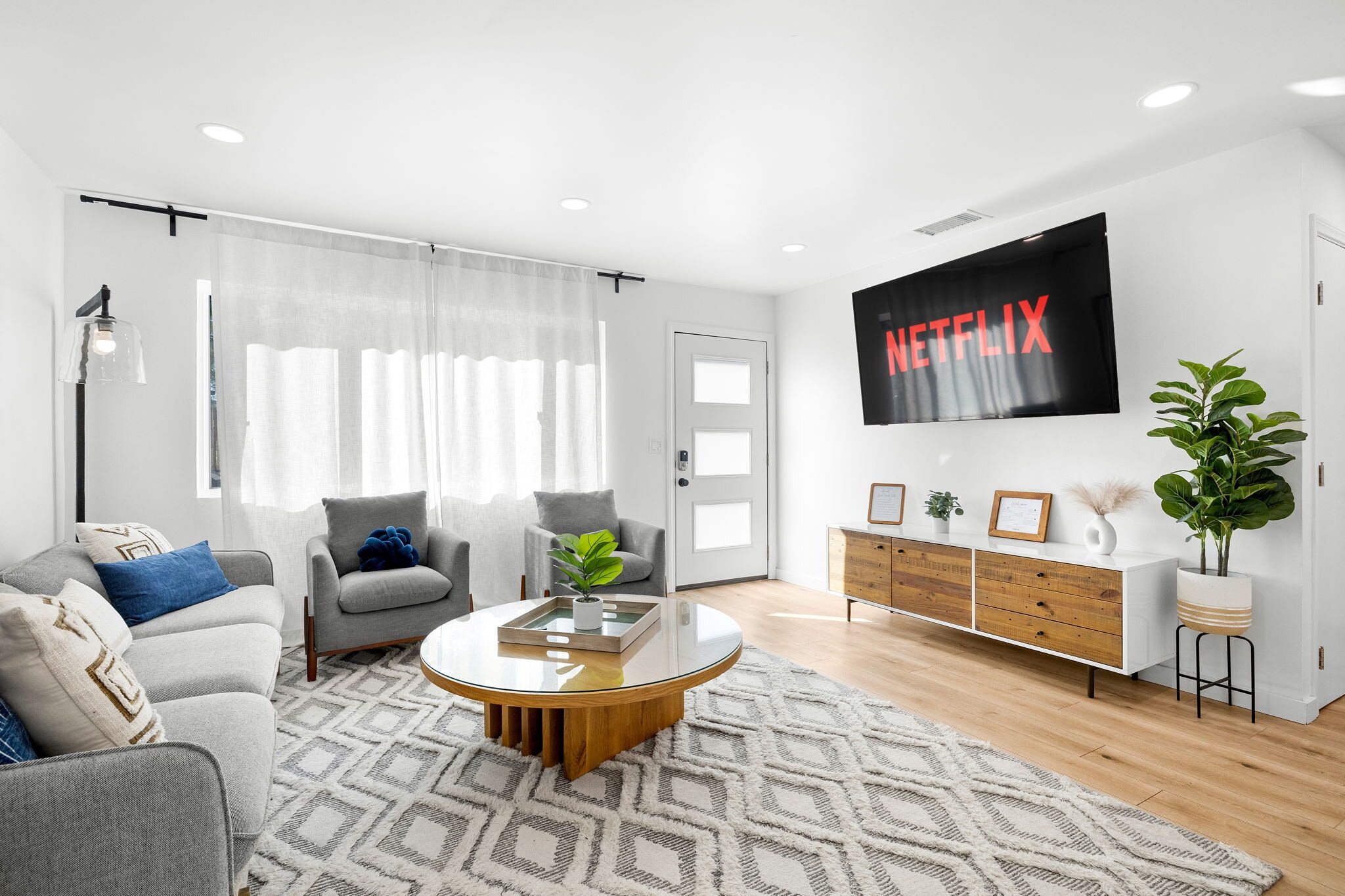 Building Photo - 321 N Gertruda Ave