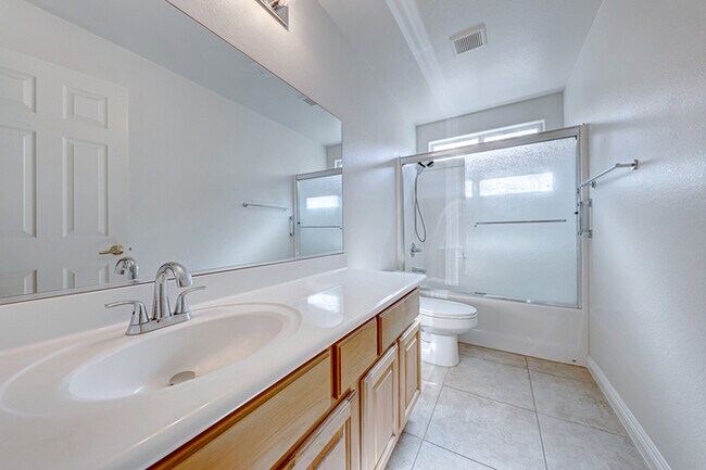 Building Photo - Carry Over Showing: This property has been shown before and will be rented to the first most qual...