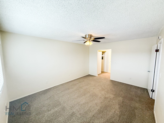 Building Photo - Homes Management - 2 Bed, 1.5 Bath Duplex ...