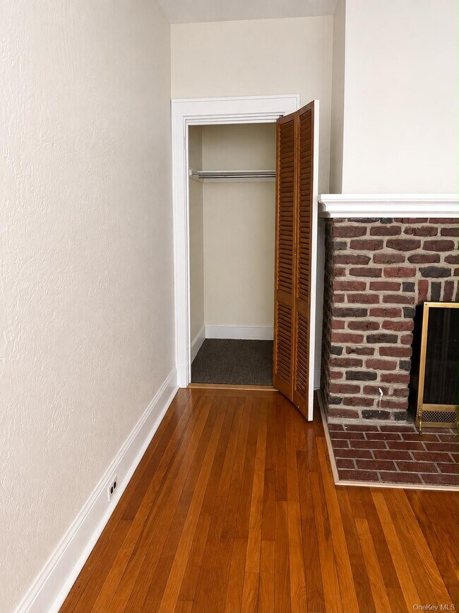 Building Photo - 247 Nuber Ave