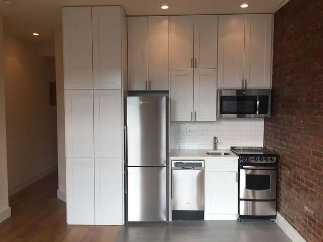 Building Photo - 2 bedroom in New York NY 10014