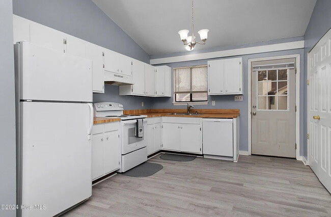 Building Photo - G Company