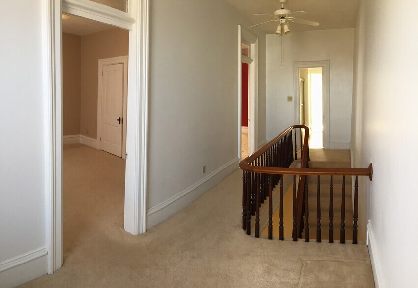 Upper Hallway/ Bdrms 1 & 2 / Bathroom - 412 Iowa Ave