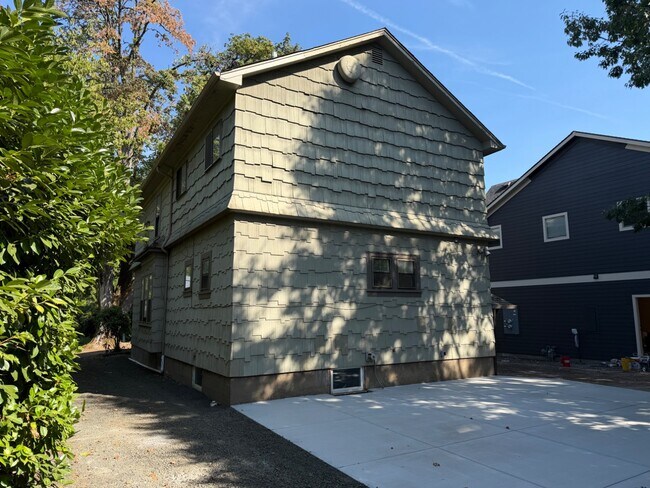Building Photo - 622 NW 29th St