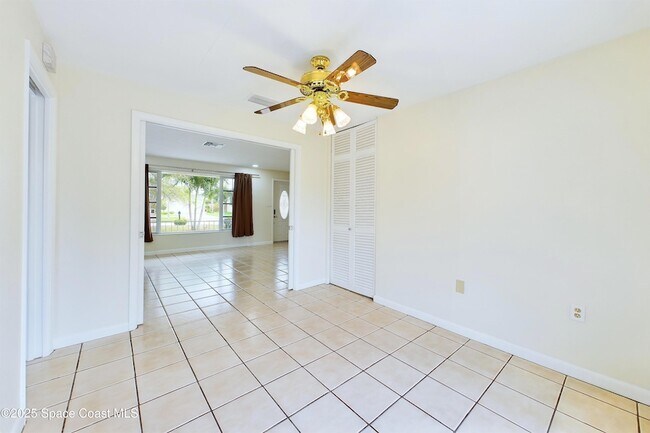 Building Photo - 1202 Yacht Club Blvd