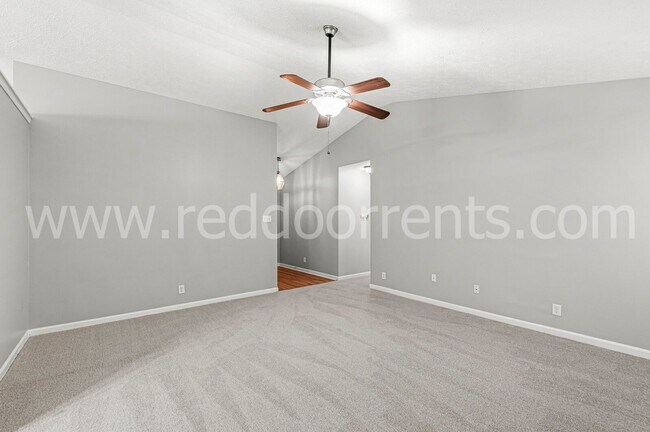 Building Photo - 10015 Miranda Cir