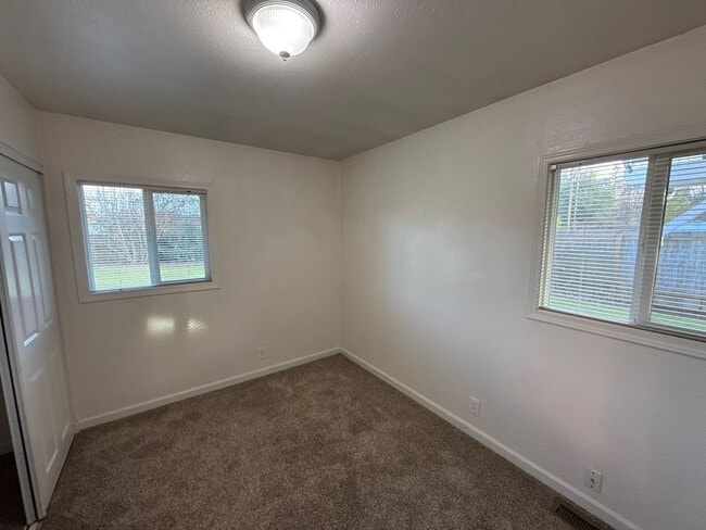 Building Photo - 1215 NW 11th St