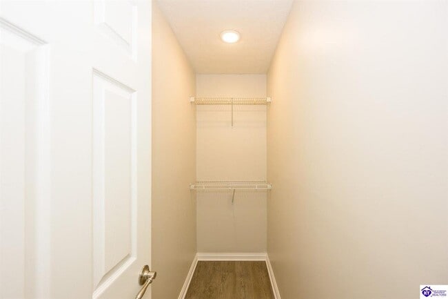 Building Photo - 172 Creekvale Dr