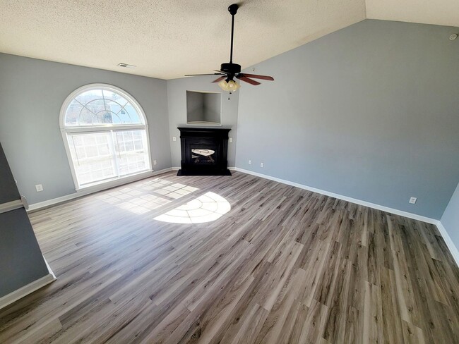 Building Photo - Now Leasing – 3477 Forest Dale Drive, Apt ...