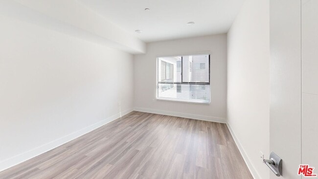 Building Photo - 5030 Rosewood Ave