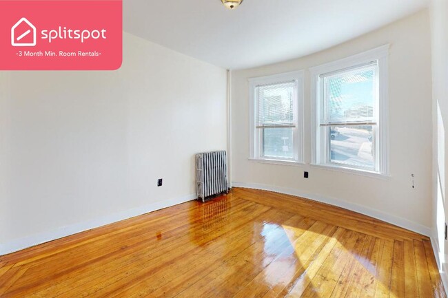 Primary Photo - Private room in 3 bedroom Roxbury Apartmen...