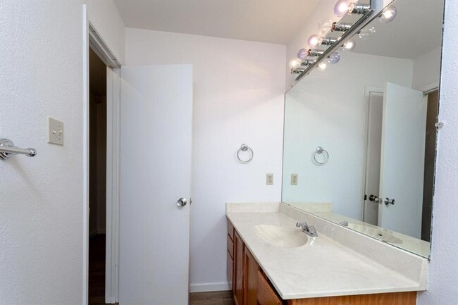 Building Photo - Cozy 3/BR 2/BA Home with Fireplace, Washer & Dryer Included