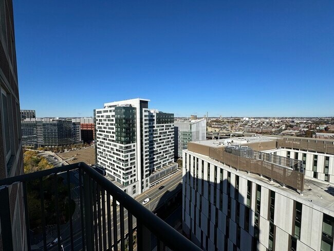 Building Photo - 10 Museum Way