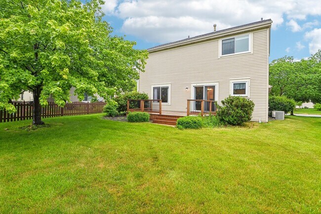 Building Photo - 971 Lakestone Ln