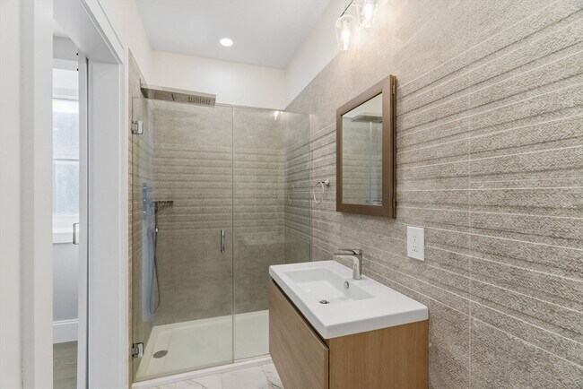 Building Photo - 34 Dix St