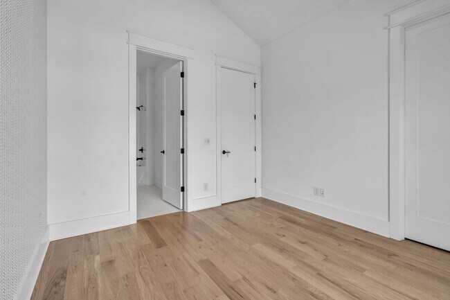 Building Photo - Modern Living in Wedgewood Houston