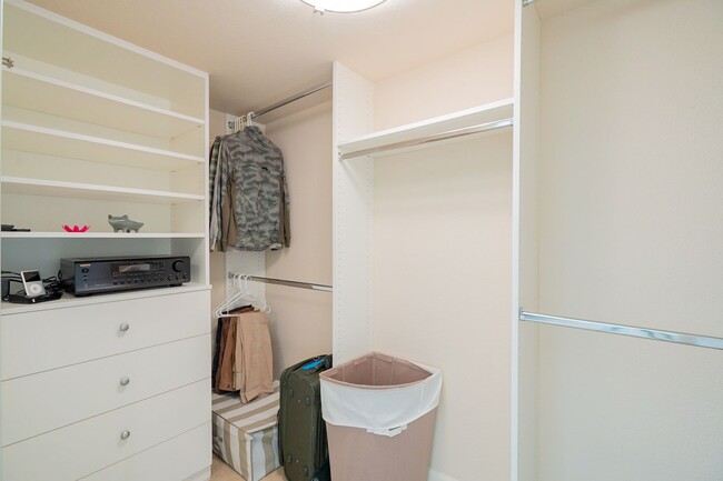 Building Photo - PRIVATE POOL - 2 BEDROOMS PLUS DEN