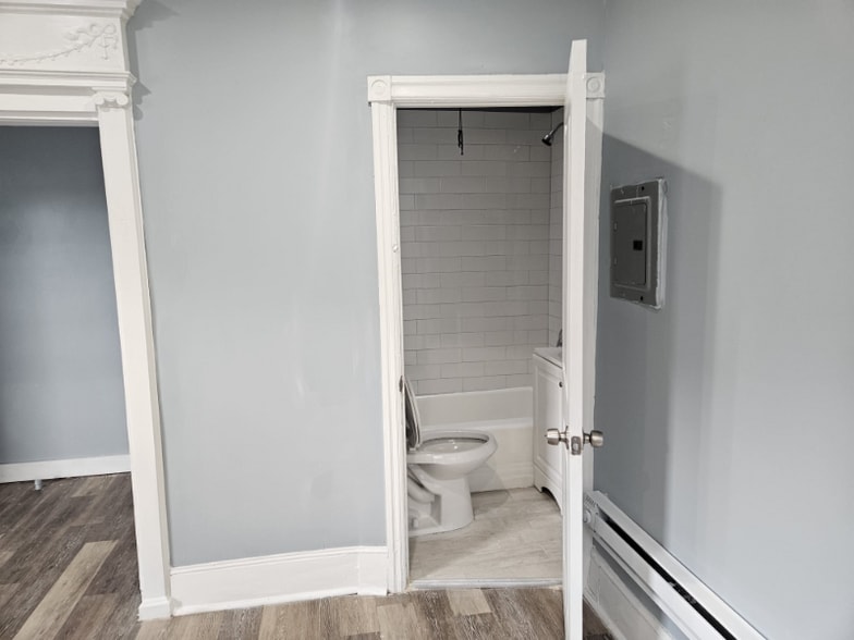 Building Photo - 16 S 50th St