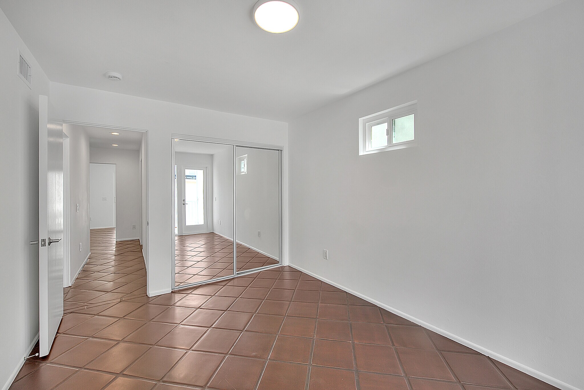 Building Photo - 310 Bayview Dr