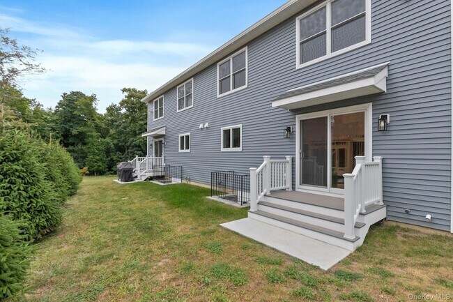 Building Photo - 65 Paulding Ln