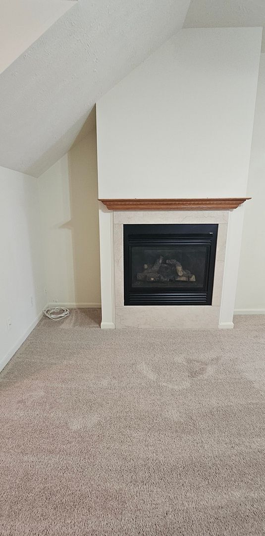 Building Photo - Bright & Spacious Home in Fredericksburg!