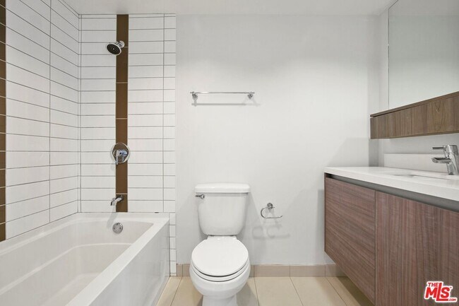 Building Photo - 3458 W 7th St