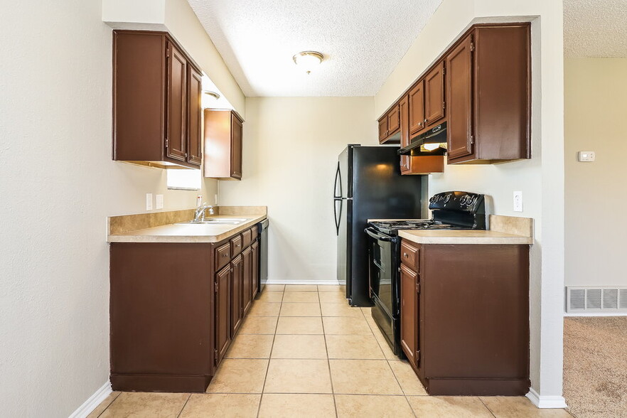 Building Photo - 908 Blue Ridge Dr