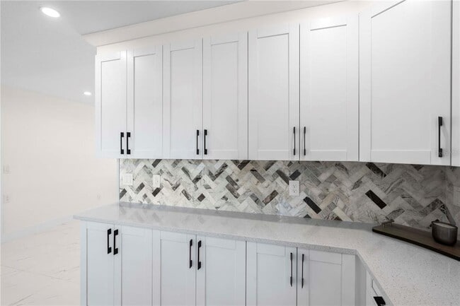 Building Photo - 8014 W Comanche Ave