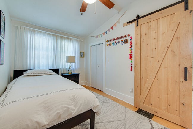 Building Photo - 2231 Blair Blvd