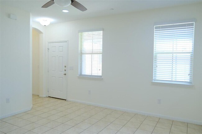 Building Photo - 2880 Donnell Dr