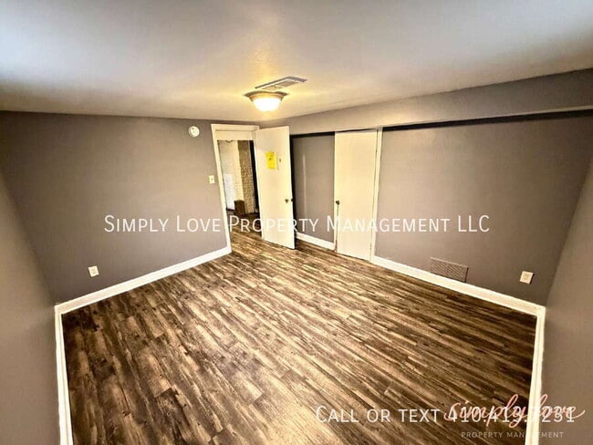 Building Photo - 4526 Albion Rd