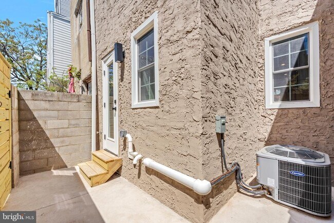 Building Photo - 2214 Titan St