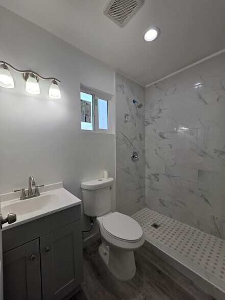 Building Photo - 635 W 51st St