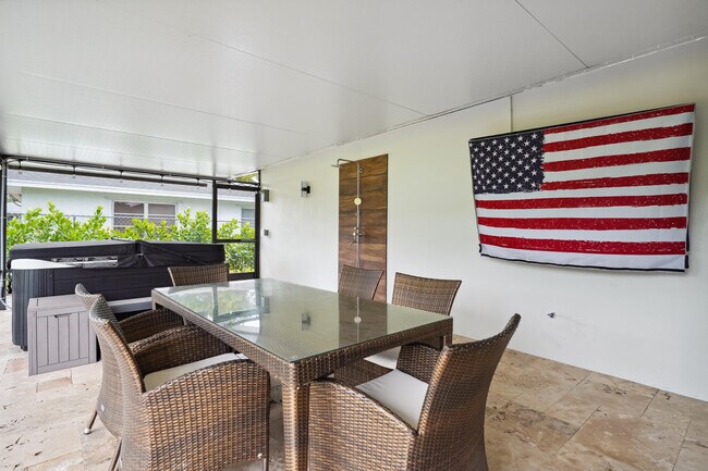 Building Photo - 4091 Lakespur Cir N