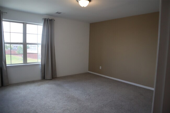 Building Photo - 5806 Aurora Grns Ln